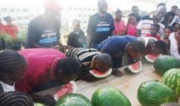 高邮世贸吃瓜比赛,一场吃瓜大赛的欢乐盛宴