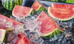 大汉吃瓜现场,揭秘宫廷秘闻，笑料百出