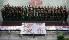 官兵吃瓜,官兵共享吃瓜时光