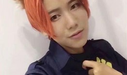 coser吃哈密瓜,甜蜜瞬间，定格美好