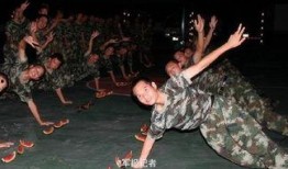 官兵吃瓜,官兵共享吃瓜时光