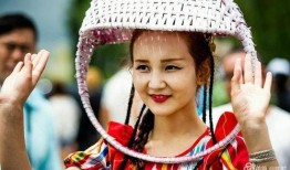 新疆姑娘吃籽瓜,籽瓜的独特魅力